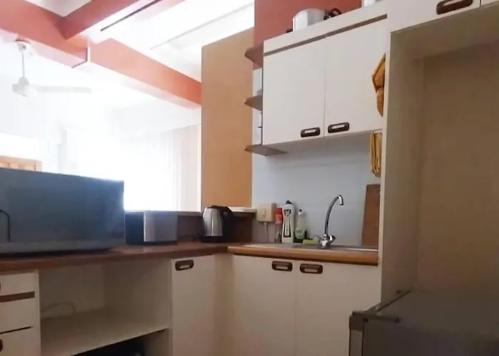 Spacious 1 Bedroom, Self Catering Apartment In Glenwood, Durban